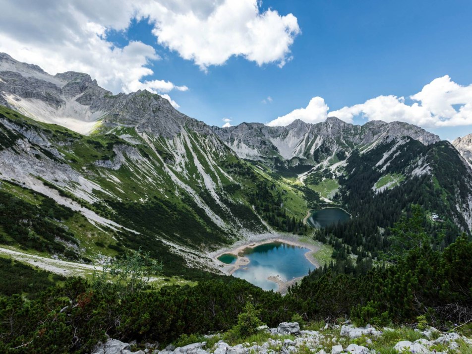 Die Soiernseen von oben, umringt von der Soiernspitze und der Schöttlkarspitze, © Zugspitz Region GmbH| Erika Sprengler