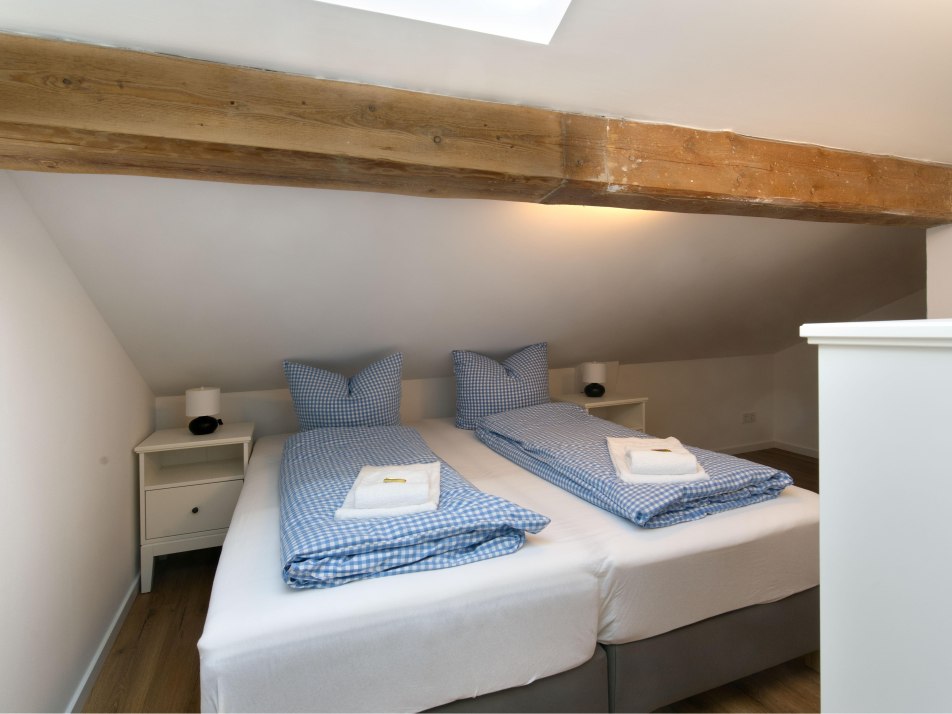 Schlafzimmer 2a