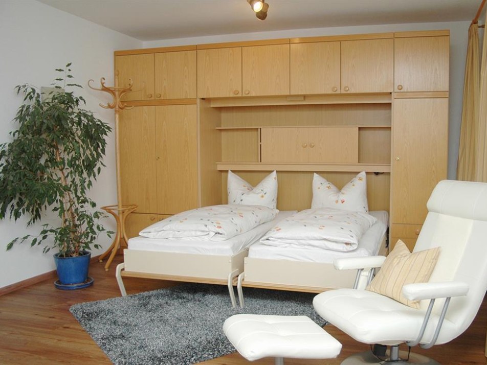 Schrankbett im Wohnraum