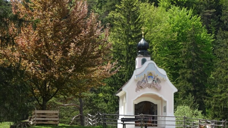 Kapelle Maria Königin am Lautersee, © Alpenwelt Karwendel | Andrea Schmölzer Kapelle Maria Königin am Lautersee, © Alpenwelt Karwendel | Andrea Schmölzer