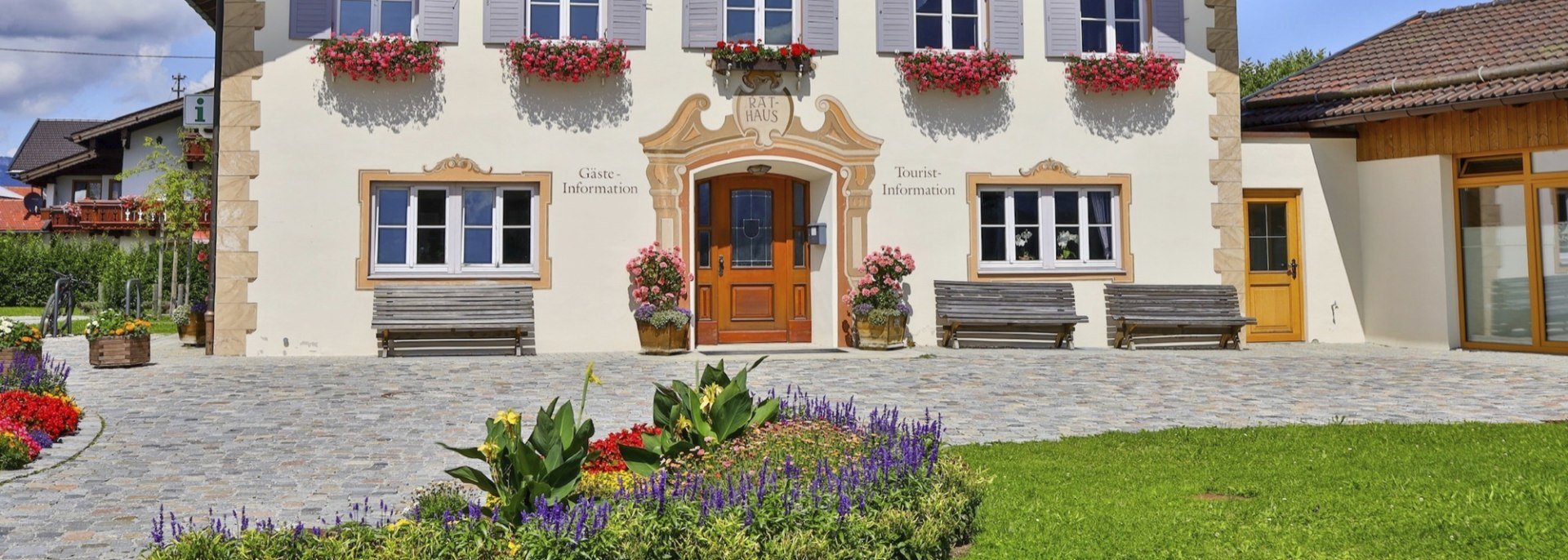 Town hall in Krün with tourist information for information on holiday planning , © Alpenwelt Karwendel | Marcel Dominik
