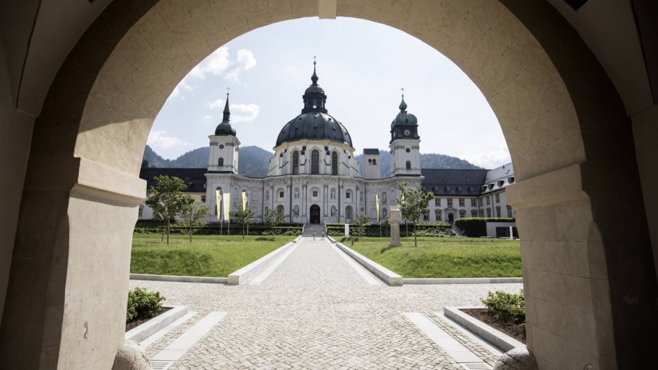 Das Kloster Ettal mit seinen historisch Imposanten Räumlichkeiten ist aus Mittenwald, Krün und Wallgau gut zu erreichen., © Matthias Fend