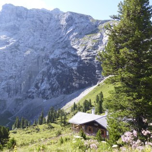 Das Schachenhaus mit Panorama , © Alpenwelt Karwendel | Sandra Hibler