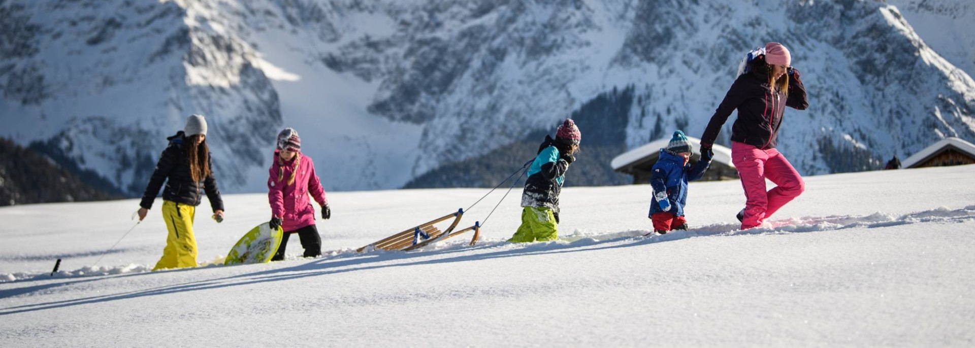 Schlittenfahren unterm Karwendel in Bayern, © Alpenwelt Karwendel | Philipp Gülland