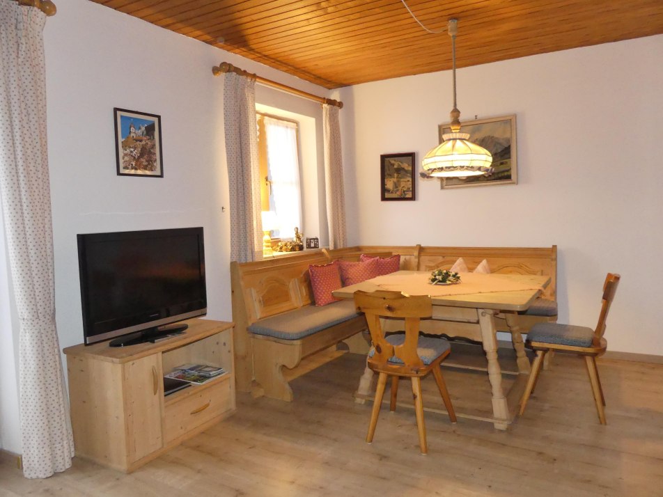 FEWO 2 - Dining Area
