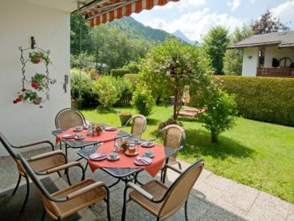 Frühstücksraum mit Garten