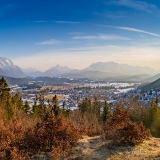 Herbstliche Aussicht auf Wallgau von der Maxhütte, © Alpenwelt Karwendel | Rosemarie Karg