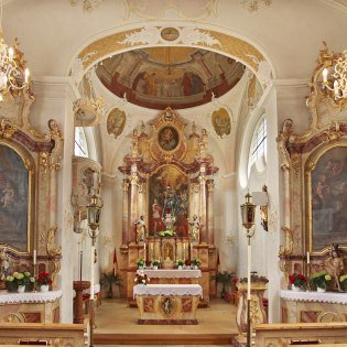 Die Kirche St. Sebastian in Krün mit den prächtigen Verzierungen. , © Alpenwelt Karwendel | Christoph Schober