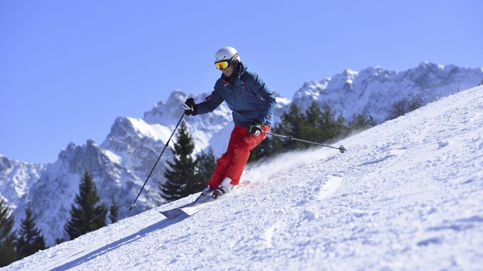 Spaß auf zwei Brettern beim Skifahren am Kranzberg bei Mittenwald, © Alpenwelt Karwendel | Stefan Eisend