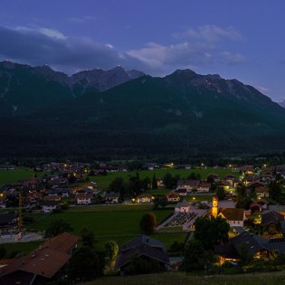 Bergfeuer auf Ochsenstaffel, Schöttlkarspitze, um den Signalkopf und im Karwendel von Wallgau aus., © Alpenwelt Karwendel | Wolfgang Ehn