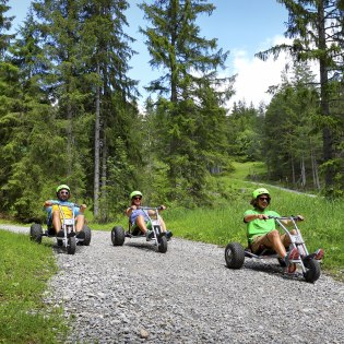 Die Mountaincarts am Hohen Kranzberg in Mittenwald sind ein Spaß für die ganze Familie, © Alpenwelt Karwendel | KEW - Rudolf Pohmann