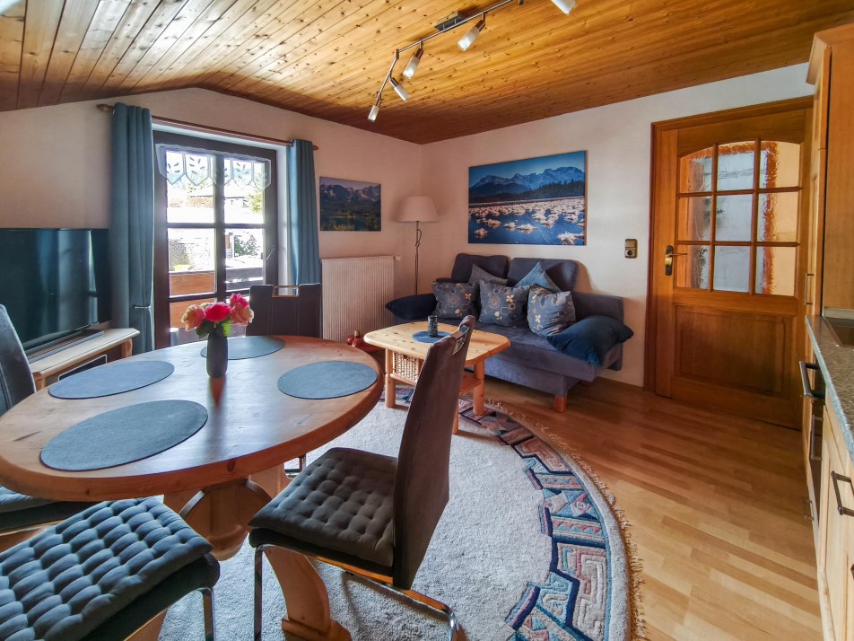 Wohnzimmer mit West Balkon