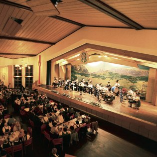 Kurkonzerte, Bauerntheater, Heimatabende und vieles mehr im Krüner Kurhaus, © Alpenwelt Karwendel | Christoph Schober