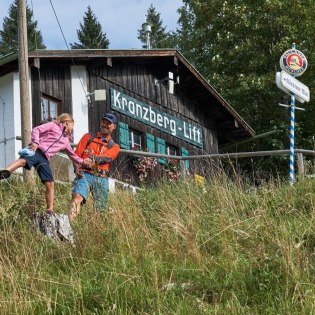 Der Kranzberglift befördert Sie und Ihre Familie ins Wandergebiet, © Alpenwelt Karwendel | Anton Brey
