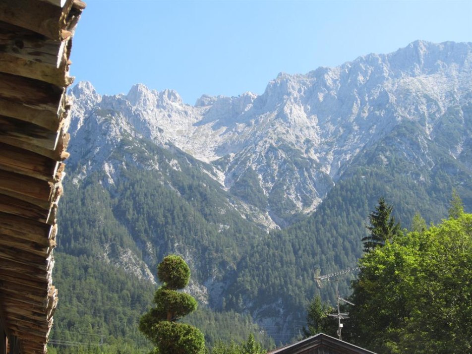 Alpenblick auf das Karwendel von den Wohnungen aus, © View of the Karwendel from the apartments.