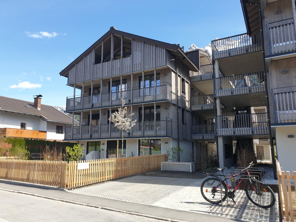 Ökologischer Holzbau mit Fahrradstellplätzen