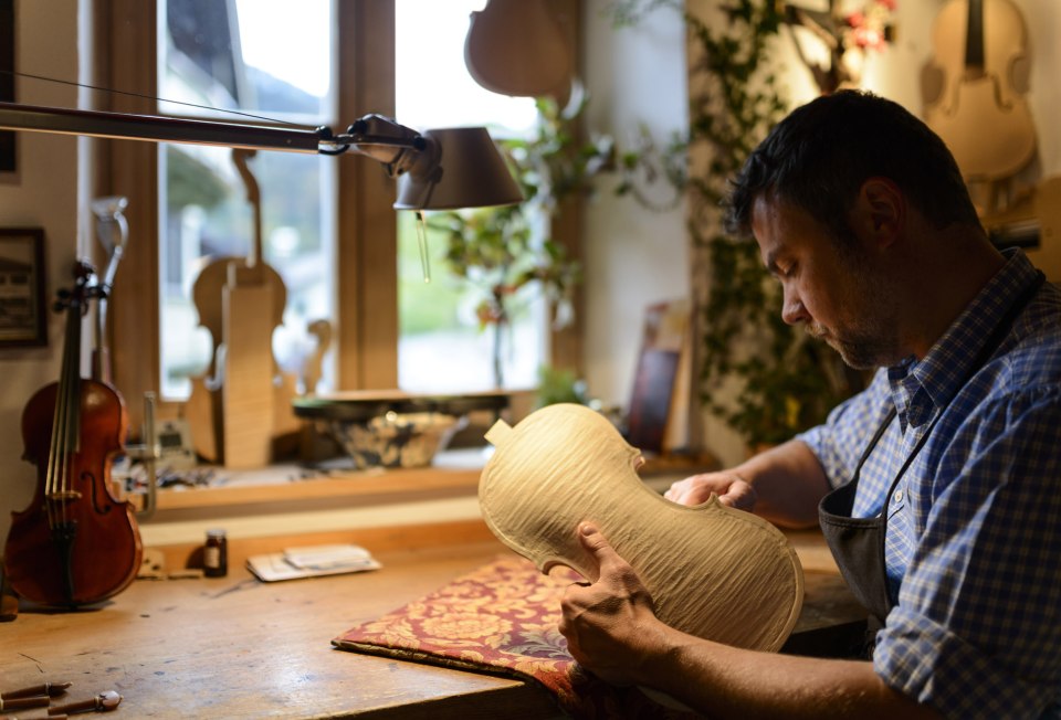 An existing tradition - Violin making in Mittenwald, © Alpenwelt Karwendel | Zugspitz Region