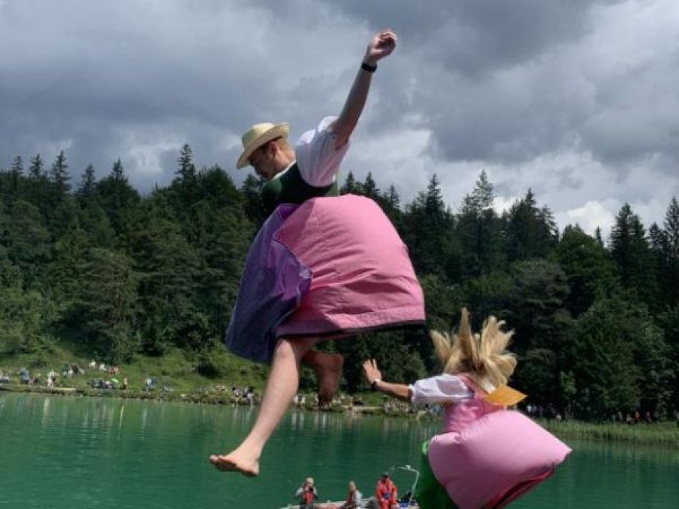 Dirndlspringen am Lautersee zum 70jähr. Jubiläum der Wasserwacht, © Wasserwacht Mittenwald