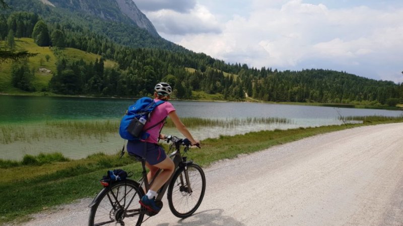 Mit dem E-Bike durch die Alpenwelt Karwendel, © Alpenwelt Karwendel | Andrea Schmölzer Mit dem E-Bike durch die Alpenwelt Karwendel, © Alpenwelt Karwendel | Andrea Schmölzer