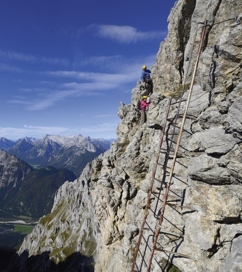 Luftige Erlebnisse auf dem Klettersteig am Karwendel, © Alpenwelt Karwendel | Wolfgang Ehn