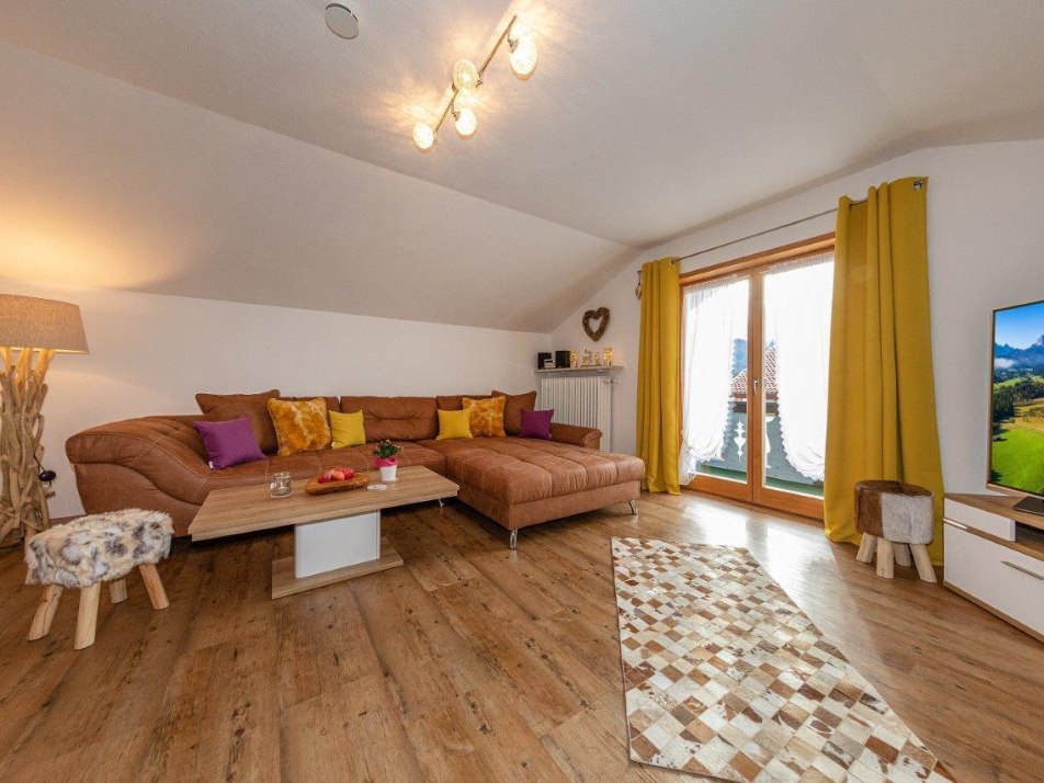 Wohnraum FeWo Silvia mit Süd-Balkon