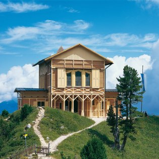 Royal House at Schachen, also called Castle Schachen, with alpine garden , © Bayerische Schlösserverwaltung www.schloesser.bayern.de Königshaus am Schachen