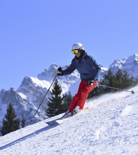 Spaß auf zwei Brettern beim Skifahren am Kranzberg bei Mittenwald, © Alpenwelt Karwendel | Stefan Eisend