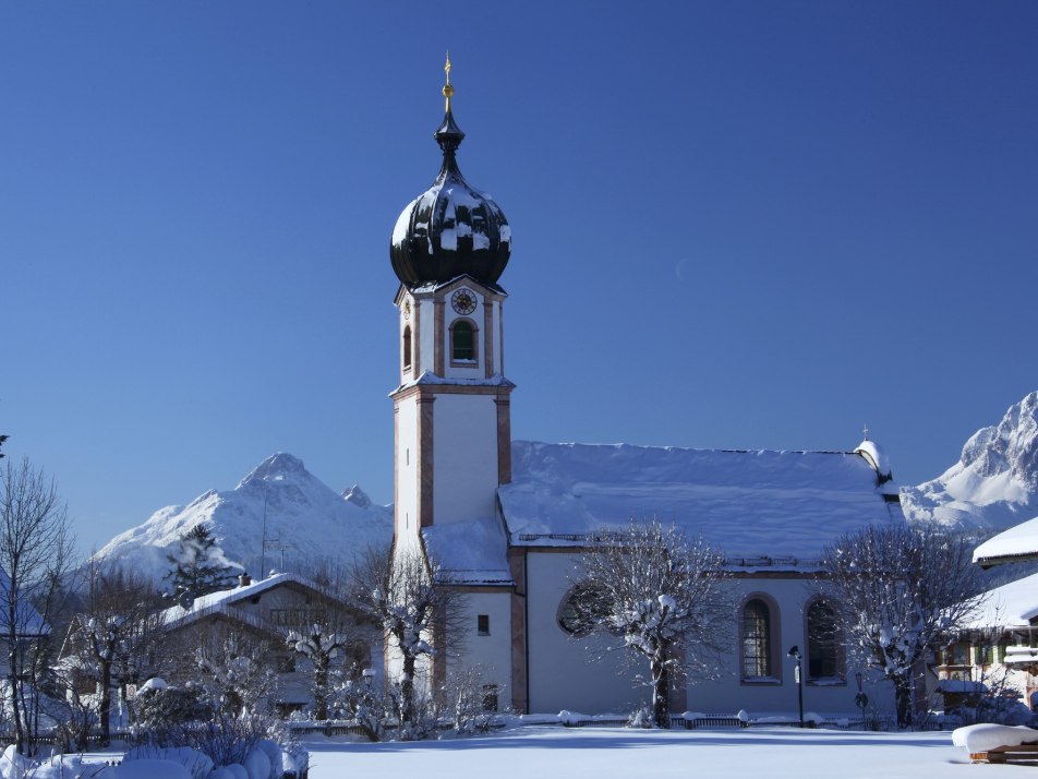 Kirche St. Sebastian in Krün Winter, © Alpenwelt Karwendel | Christoph Schober