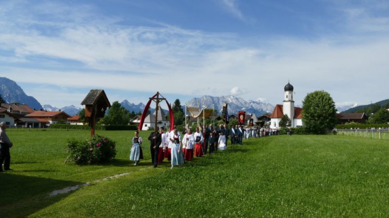 #alpenweltkalender Juni 2020 – Fronleichnamsprozession in Wallgau , © Wolfgang Behling