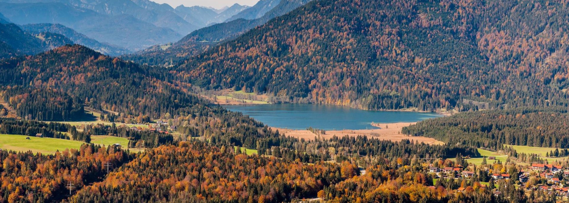 Aussichten in Krün mit Wetterstein- und Estergebirge, © Alpenwelt Karwendel | bayern.by_Gregor Lengler