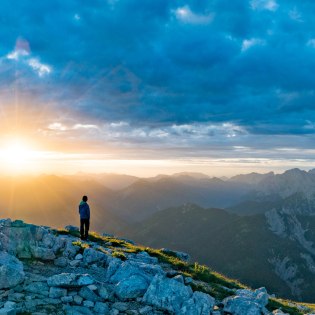 Aussicht von der Soiernspitze über u.a. Wachensee, Benediktenwand, Karwendel , © Alpenwelt Karwendel | Kriner & Weiermann