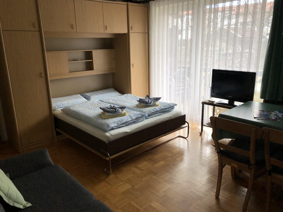 Wohn- und Schlafzimmer