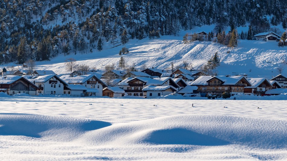 Blick über Wallgau zur Sonnleiten, © Alpenwelt Karwendel | Kriner & Weiermann, Martin Kriner