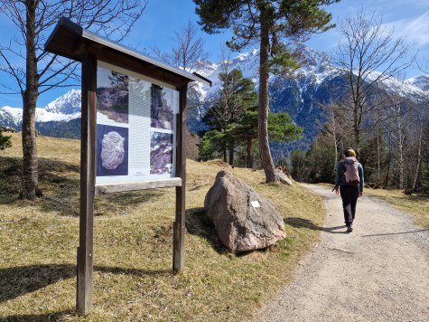 Wanderung auf dem Geologie-Lehrpfad in Mittenwald, © Alpenwelt Karwendel | Isabell Prior