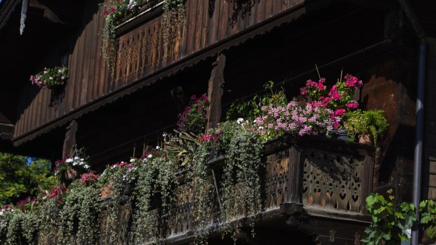 Eines der vielen aufwändig geschmückten Häuser in Mittenwald, Krün und Wallgau, © Alpenwelt Karwendel | Wolfgang Ehn