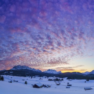 Blick aus der Alpenwelt Karwendel auf Wetterstein mit Zugspitze, © Alpenwelt Karwendel | Kriner & Weiermann