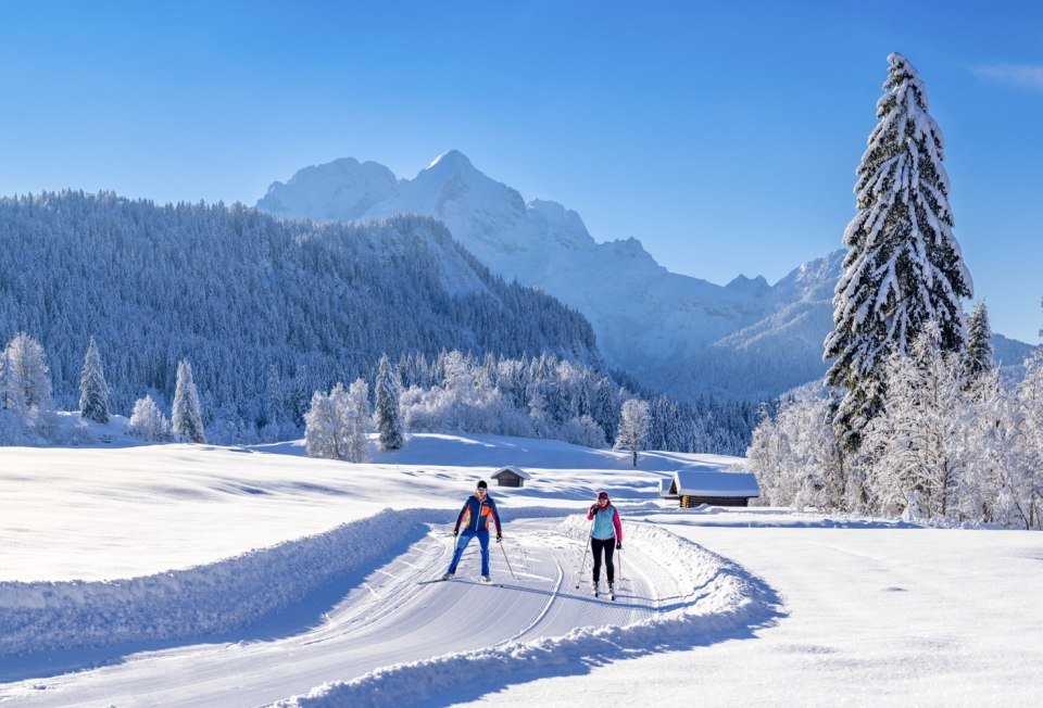 Langlaufen mit Bergblick im Elmauer Tal, © Alpenwelt Karwendel | Kriner-Weiermann