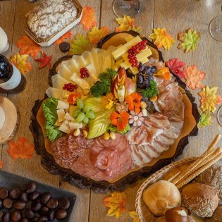 Typische Törgelle-Platte vom Gasthof Stern in Mittenwald, © Alpenwelt Karwendel | @alessagrafie Typische Törgelle-Platte vom Gasthof Stern in Mittenwald, © Alpenwelt Karwendel | @alessagrafie