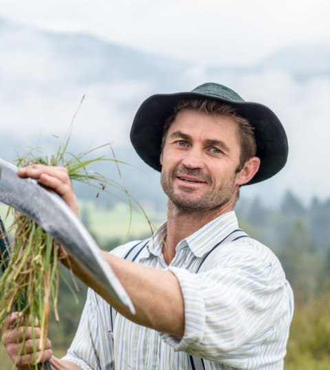 Alois Kramer bei der Wiesmahd , © Molkerei Berchtesgadener Land