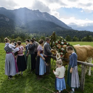 Eine ganz besonderer Termin: Der Almabtrieb in Krün mit Dorffest, Bauernmarkt und großem Rahmenprogramm., © Alpenwelt Karwendel | Zugspitz Region