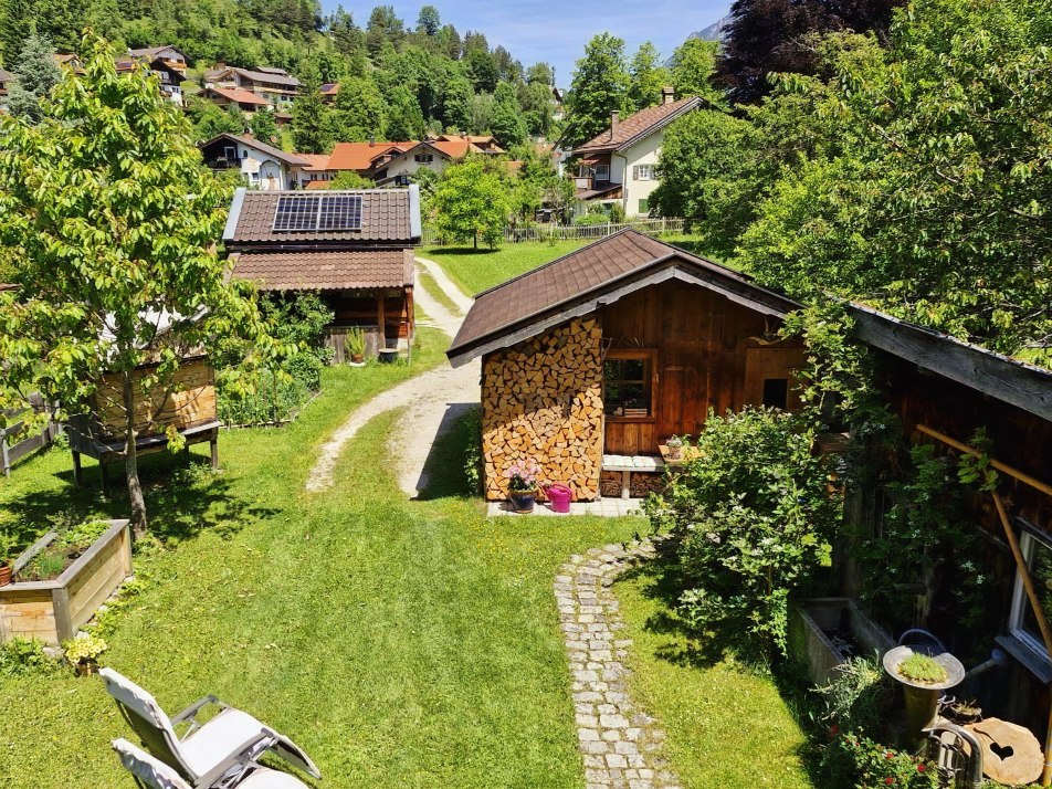 Blick aus der Küche in den Garten