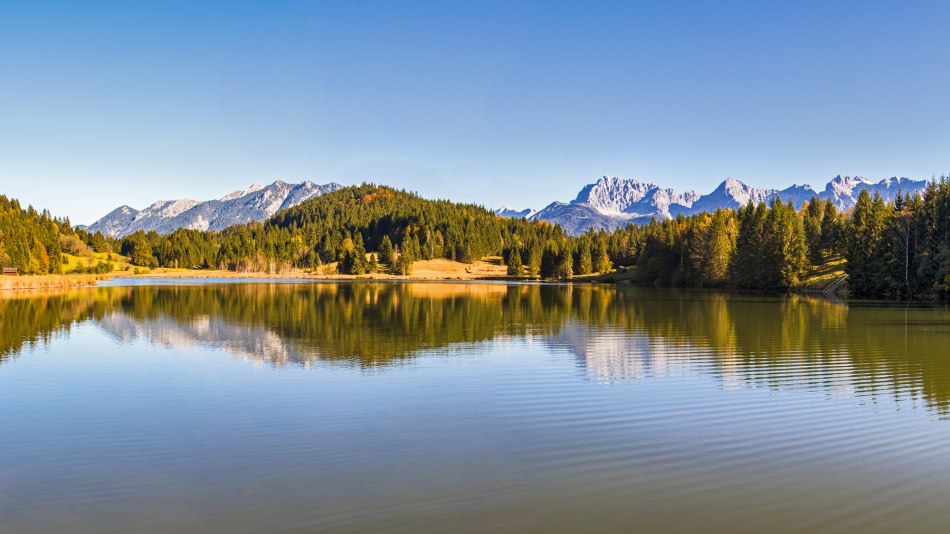 Der Geroldsee, auch Wagenbruchsee genannt zwischen Garmisch-Partenkirchen und Mittenwald, © Alpenwelt Karwendel | Wera Tuma