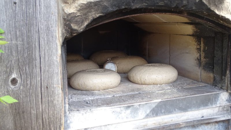 Brot im Holzofen der Auhütte, © Alpenwelt Karwendel | Andrea Schmölzer Brot im Holzofen der Auhütte, © Alpenwelt Karwendel | Andrea Schmölzer