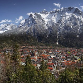 Mittenwald in den bayerischen Alpen - Frühling in den Bergen, © Alpenwelt Karwendel | Rudolf Pohmann