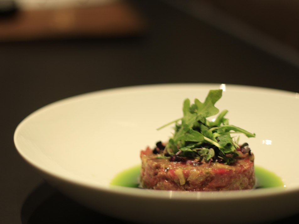 Beef Tatar | Schnittlauchöl, © Raumkunst Werdenfels