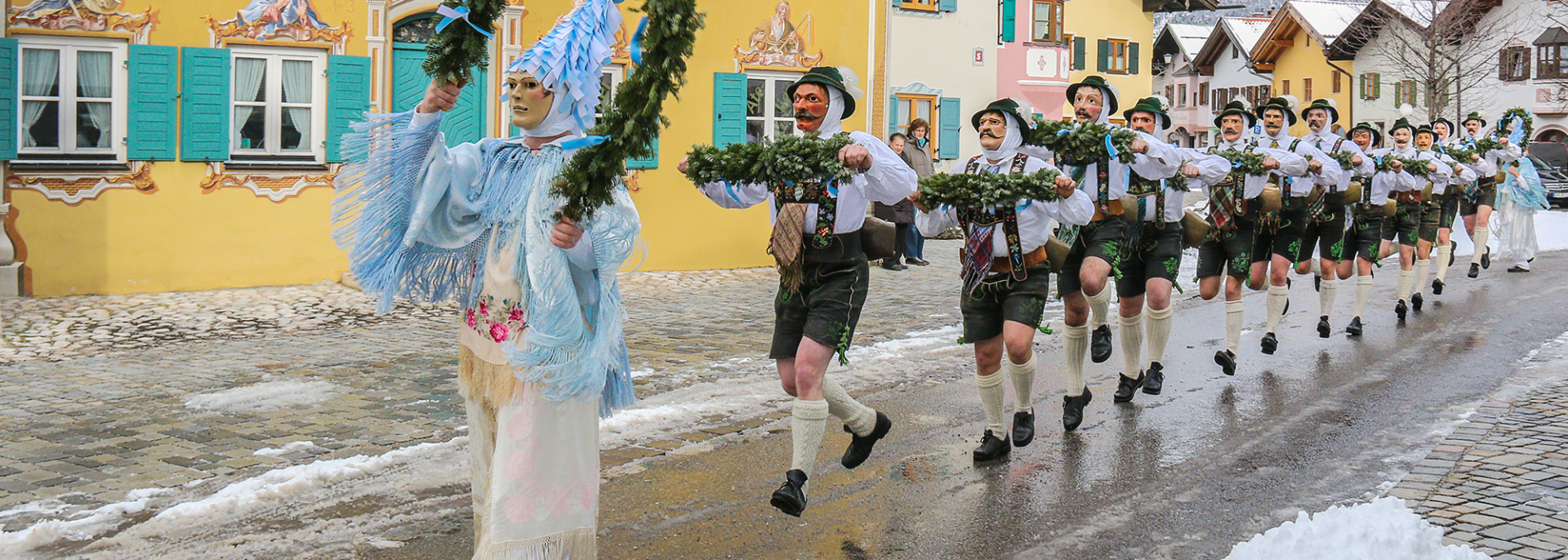 Traditionelle Schellenrührer mit Umläufern in Mittenwald, © Alpenwelt Karwendel | Wera Tuma