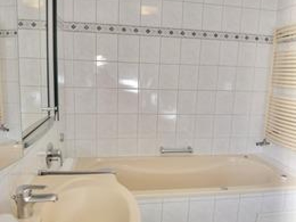 Bad mit Badewanne