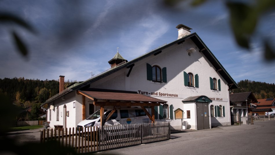 Außenansicht der TSV Halle Mittenwald, © Alpenwelt Karwendel | Philipp Gülland