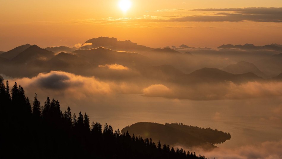 Sonnenaugang über den Simetsberg mit Blick auf den Walchensee, © Alpenwelt Karwendel | Philipp Gülland, PHILIPP GUELLAND