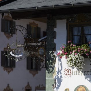 Fassade Hotel Post in Wallgau, © Alpenwelt Karwendel | Wolfgang Ehn